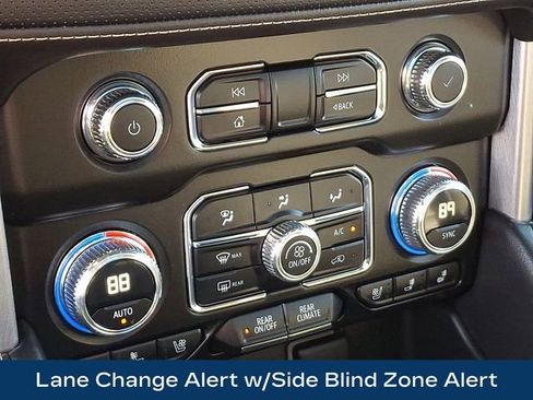 Used 2023 GMC Yukon XL SLT image 22