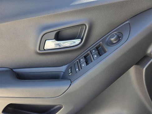 Used 2018 Chevrolet Trax LS image 21
