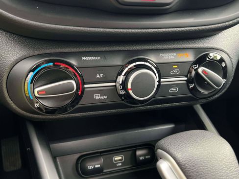 Used 2025 Kia Soul LX FWD image 15