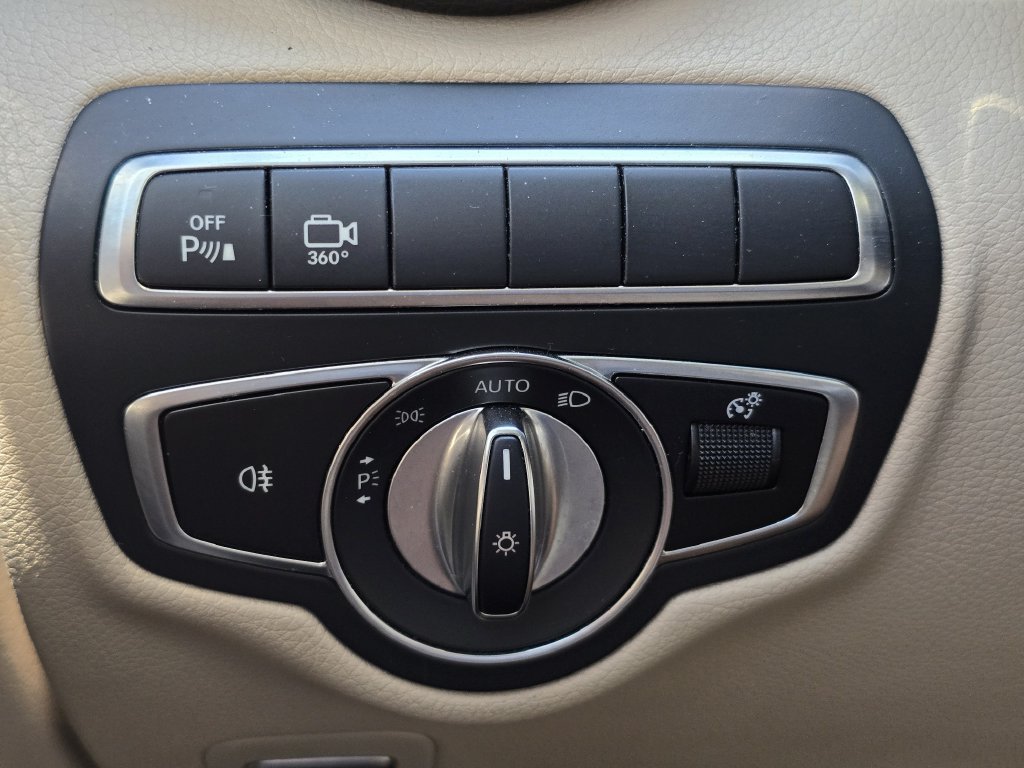 Used 2019 Mercedes-Benz GLC 350e 4MATIC image 36