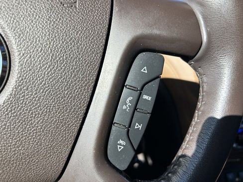 Used 2017 Buick Enclave Premium w/ Experience Buick Package image 19