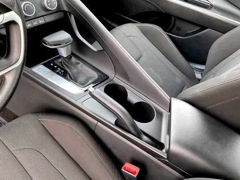 Used 2024 Hyundai Elantra SE image 13