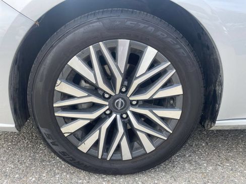 Used 2024 Nissan Altima 2.5 SV FWD image 31
