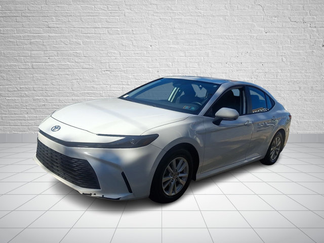Used 2025 Toyota Camry LE FWD image 3