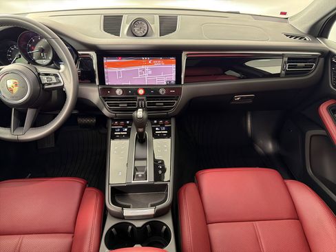 Certified 2026 Porsche Macan AWD/4WD image 28