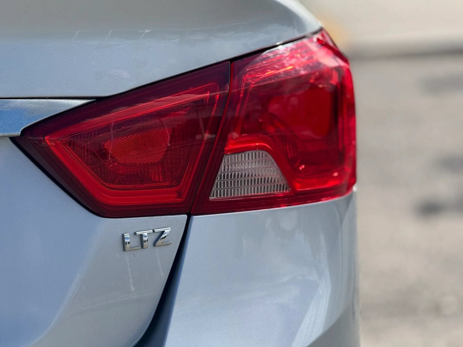 Used 2014 Chevrolet Impala LTZ FWD image 9