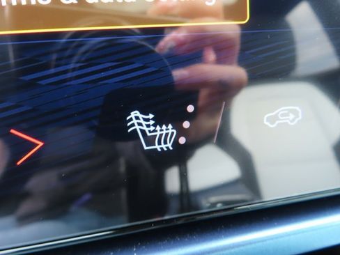 Certified 2025 Chevrolet Equinox EV LT w/ Convenience Package image 28