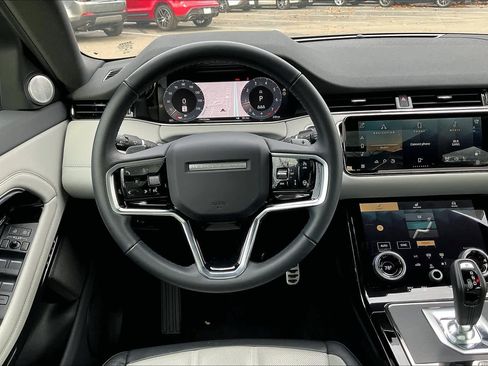 Used 2023 Land Rover Range Rover Evoque R-Dynamic SE AWD/4WD image 8