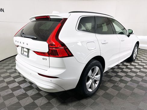 Used 2022 Volvo XC60 B5 Momentum image 3