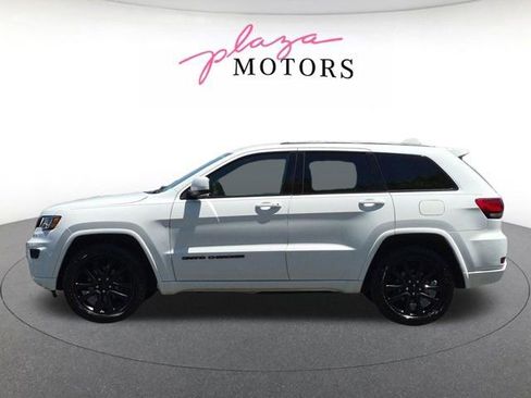 Used 2018 Jeep Grand Cherokee Altitude AWD/4WD image 8