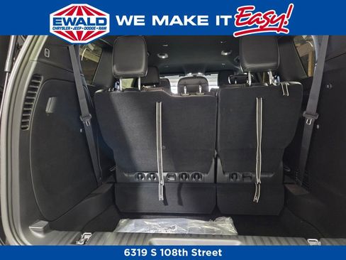 New 2026 Chrysler Pacifica Select image 18