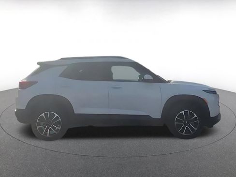 Used 2025 Chevrolet TrailBlazer LT image 3