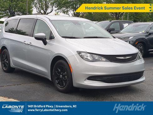Used 2023 Chrysler Voyager LX FWD image 1