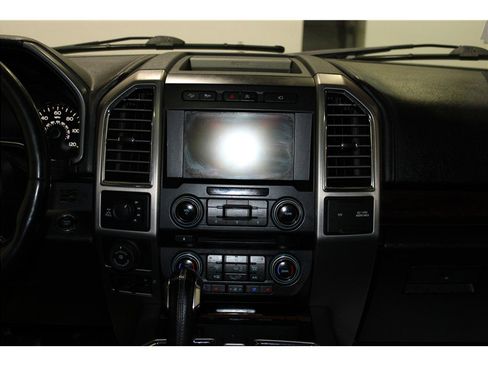 Used 2017 Ford F150 Platinum w/ Equipment Group 701A Luxury image 17