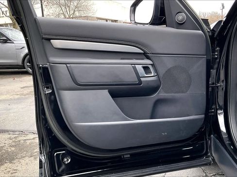 Used 2023 Land Rover Discovery S R-Dynamic image 25