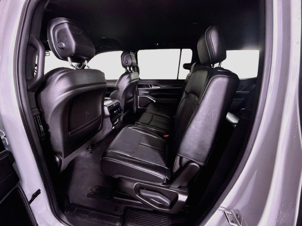 Used 2024 Jeep Wagoneer Series II w/ Flexible Seating Group RWD image 24