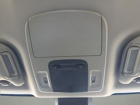 Used 2018 Toyota Camry SE image 32