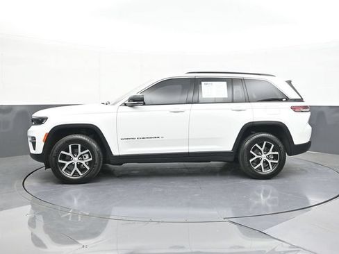 Used 2024 Jeep Grand Cherokee Limited w/ Trailer Tow Package AWD/4WD image 8