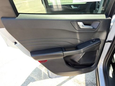 Used 2025 Ford Escape ST-Line w/ Tech Pack #1 FWD image 18