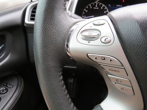 Used 2017 Nissan Murano SL image 16