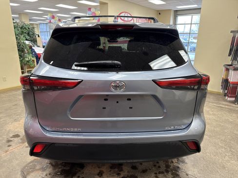 Used 2023 Toyota Highlander XLE image 9