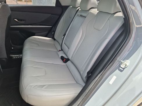 Used 2022 Hyundai Elantra Limited FWD image 25