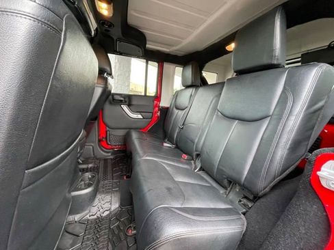 Used 2017 Jeep Wrangler Unlimited Sahara w/ Connectivity Group AWD/4WD image 10