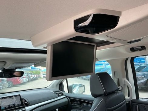 New 2026 Honda Odyssey Touring image 11