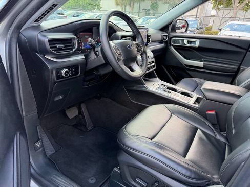 Used 2023 Ford Explorer XLT w/ Equipment Group 202A RWD image 11