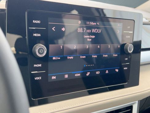 New 2026 Volkswagen Taos SE image 22