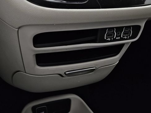 Used 2022 Chrysler Voyager LX FWD image 15
