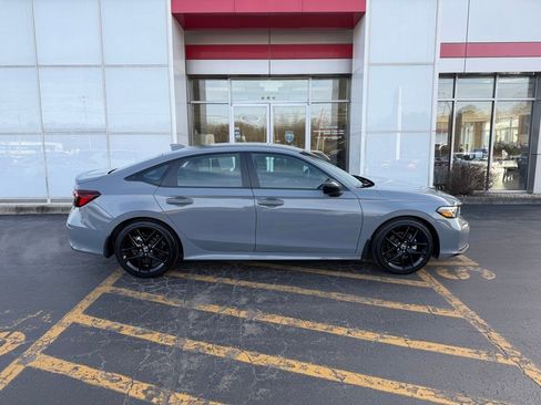 Used 2025 Honda Civic Sport image 4