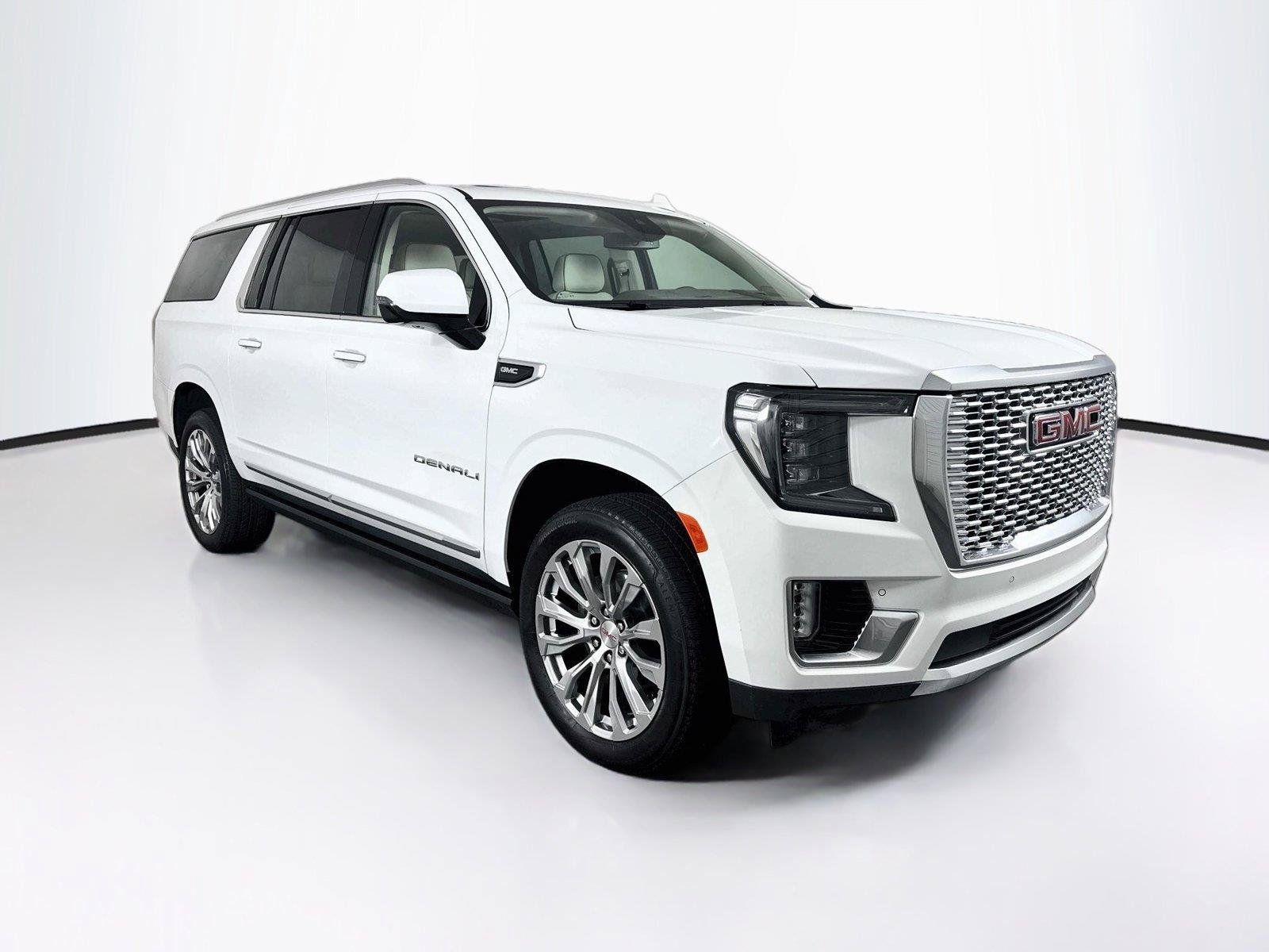 Used 2024 GMC Yukon XL Denali AWD/4WD image 10