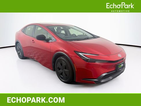 Used 2025 Toyota Prius LE FWD image 1