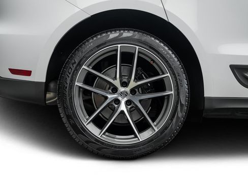 Used 2025 Porsche Macan AWD/4WD image 28
