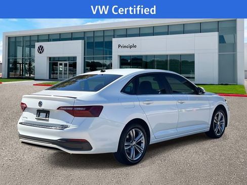 Certified 2024 Volkswagen Jetta SE w/ Panoramic Sunroof Package image 4