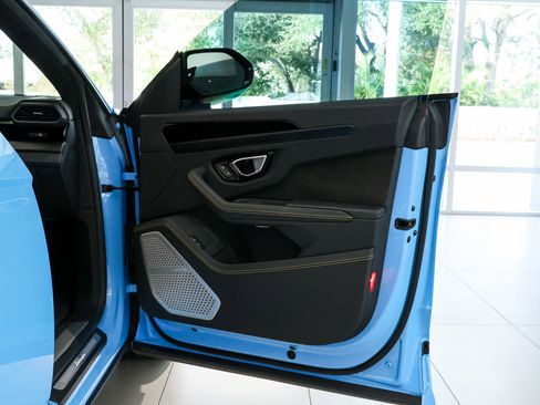 Used 2024 Lamborghini Urus S image 38