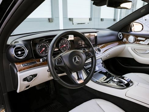Used 2018 Mercedes-Benz E 300 E 300 image 16