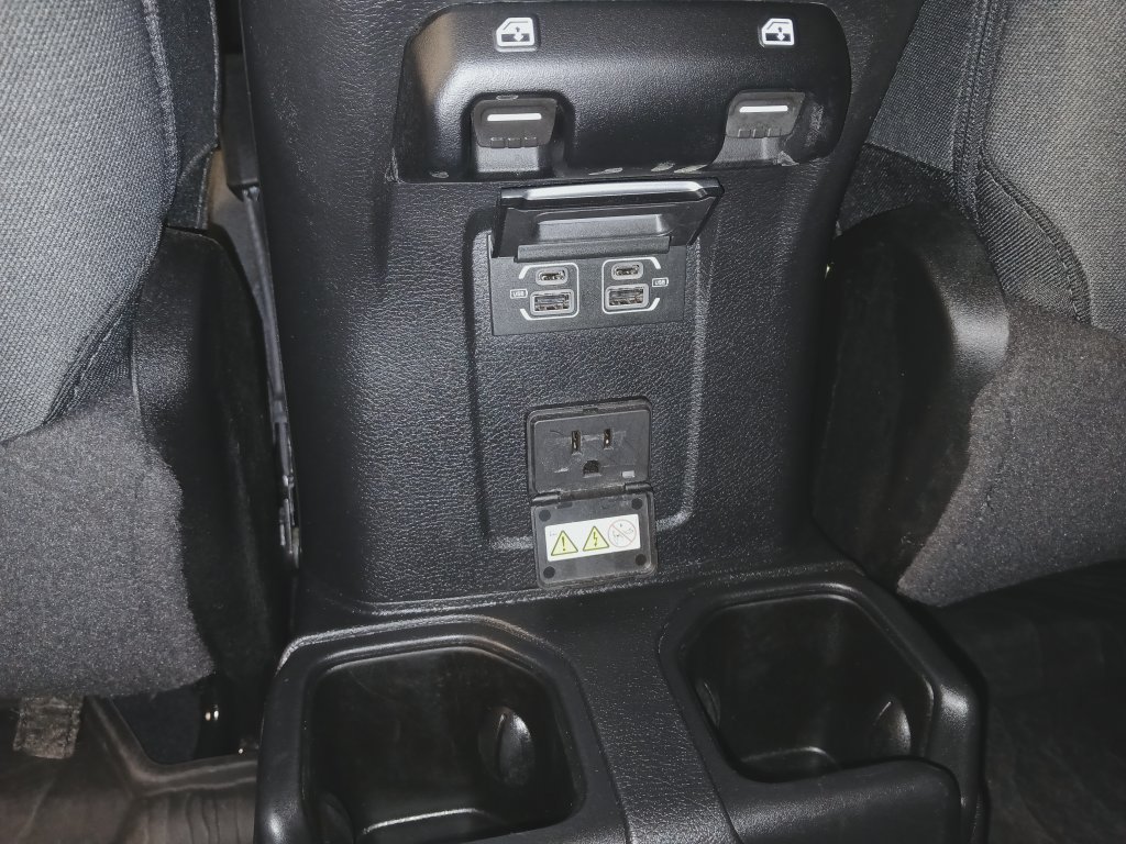 Used 2024 Jeep Wrangler Unlimited Sahara AWD/4WD image 15