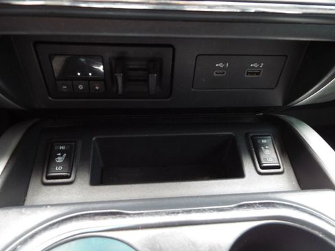 Used 2021 Nissan Titan SV w/ SV Convenience Package AWD/4WD image 32