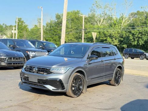 Used 2022 Volkswagen Tiguan SE R-Line AWD/4WD image 3
