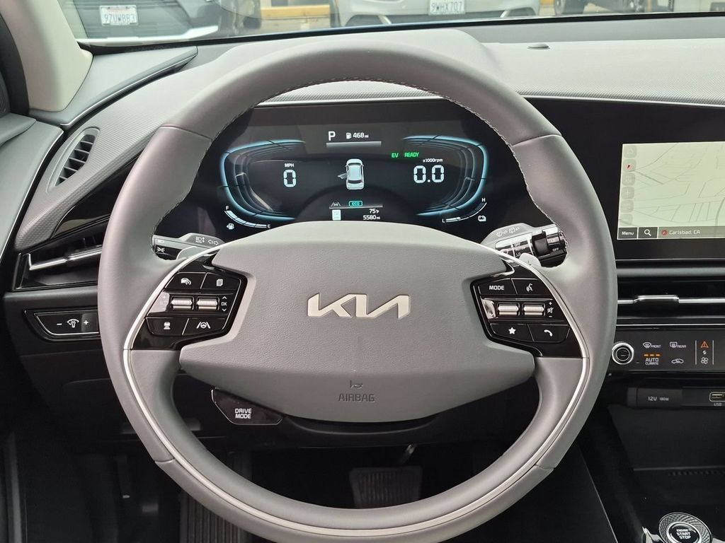Certified 2025 Kia Niro EX FWD image 11