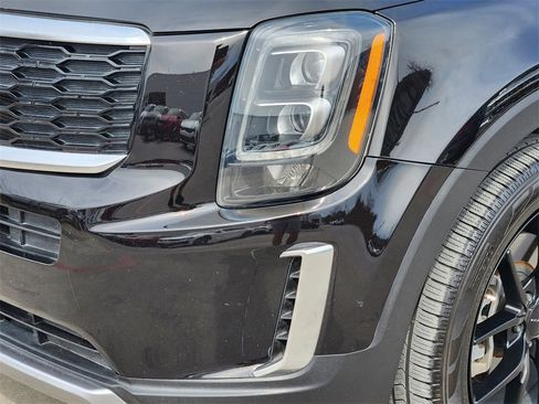 Used 2022 Kia Telluride EX w/ EX Premium Package image 9