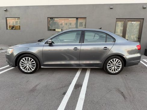Used 2011 Volkswagen Jetta SEL image 11