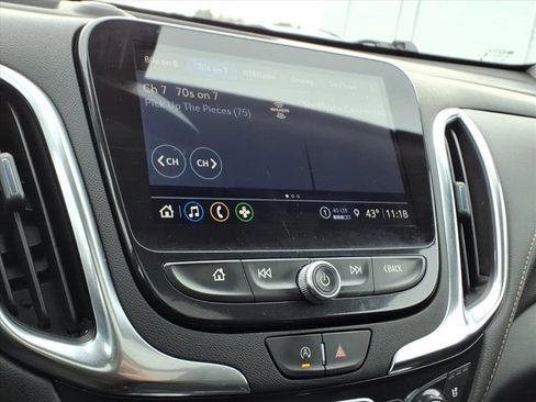 Used 2024 Chevrolet Equinox Premier image 11