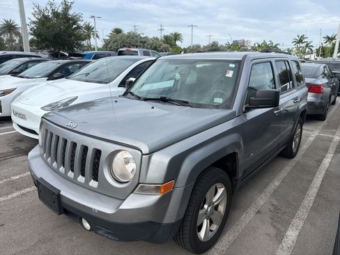Used 2016 Jeep Patriot Latitude AWD/4WD image 2