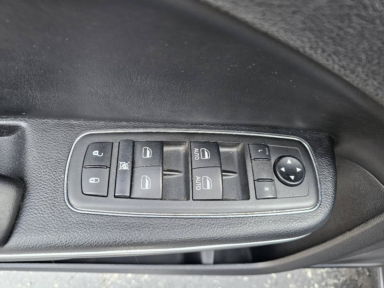 Used 2021 Dodge Charger SXT w/ Leather Interior Group RWD image 5