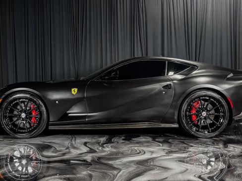 Used 2019 Ferrari 812 Superfast RWD image 3