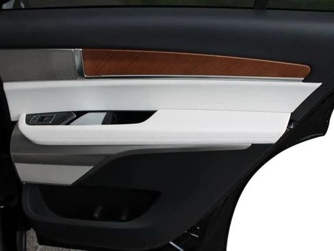 New 2026 Cadillac Vistiq Luxury image 25