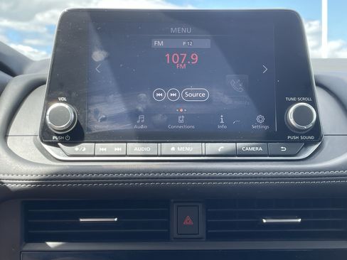 Used 2024 Nissan Rogue SV AWD/4WD image 24